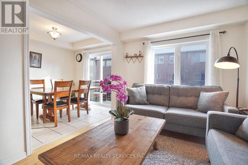 730 Horning Street, Mississauga, ON - Indoor Photo Showing Living Room