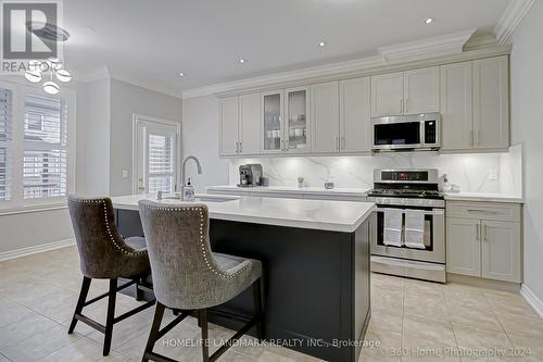 10 Needletree Drive, Brampton, ON - Indoor Photo Showing Kitchen With Upgraded Kitchen