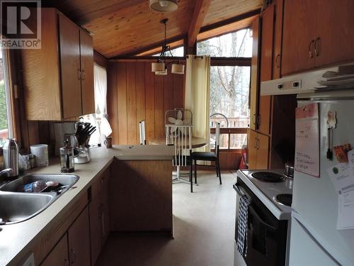 508 Nelson Avenue N, Nakusp, BC - Indoor Photo Showing Kitchen With Double Sink