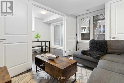 98 - 6705 Cropp Street, Niagara Falls, ON - Indoor Photo Showing Living Room