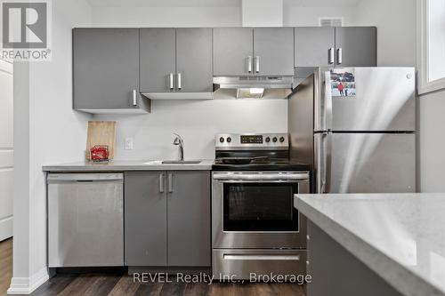 98 - 6705 Cropp Street, Niagara Falls, ON - Indoor Photo Showing Kitchen With Upgraded Kitchen