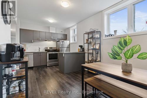 98 - 6705 Cropp Street, Niagara Falls, ON - Indoor Photo Showing Kitchen