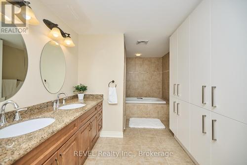 2205 - 701 Geneva Street, St. Catharines (437 - Lakeshore), ON - Indoor Photo Showing Bathroom