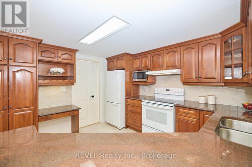 2205 - 701 Geneva Street, St. Catharines (437 - Lakeshore), ON - Indoor Photo Showing Kitchen With Double Sink