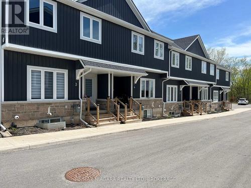 7 Upper - 8196 Mcleod Road, Niagara Falls (222 - Brown), ON - Outdoor With Facade