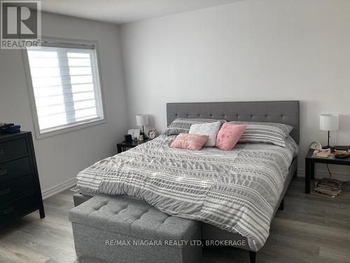 7 Upper - 8196 Mcleod Road, Niagara Falls (222 - Brown), ON - Indoor Photo Showing Bedroom