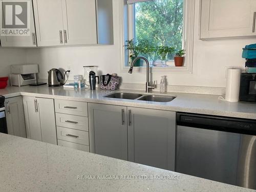 7 Upper - 8196 Mcleod Road, Niagara Falls (222 - Brown), ON - Indoor Photo Showing Kitchen With Double Sink