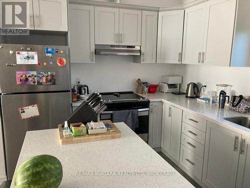 7 Upper - 8196 Mcleod Road, Niagara Falls (222 - Brown), ON - Indoor Photo Showing Kitchen