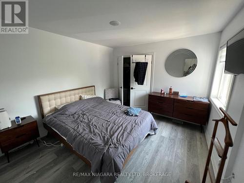 7 Upper - 8196 Mcleod Road, Niagara Falls (222 - Brown), ON - Indoor Photo Showing Bedroom