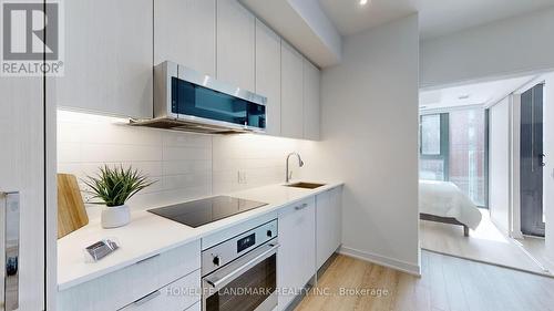 317 - 250 Lawrence Avenue W, Toronto, ON - Indoor Photo Showing Kitchen With Upgraded Kitchen