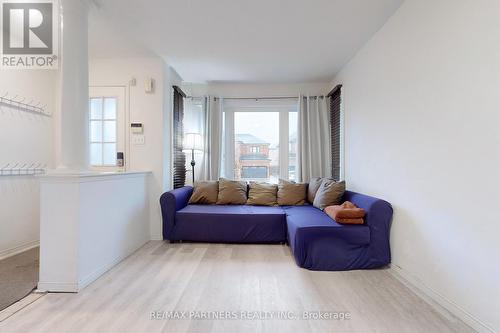 324 Castlemore Avenue, Markham, ON - Indoor Photo Showing Living Room