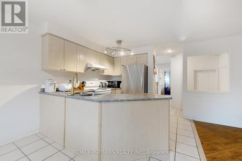 324 Castlemore Avenue, Markham, ON - Indoor Photo Showing Kitchen