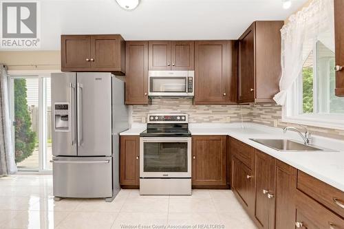 1667 Foster, Windsor, ON - Indoor Photo Showing Kitchen