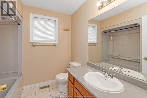 1667 Foster, Windsor, ON - Indoor Photo Showing Bathroom