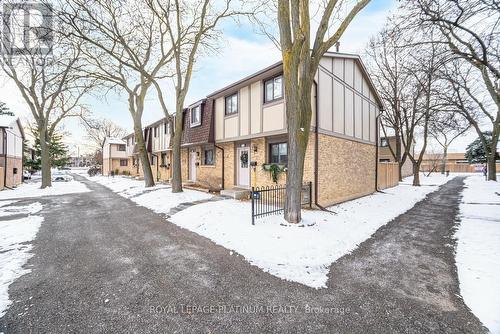 54 - 105 Hansen Road N, Brampton, ON - Outdoor With Facade