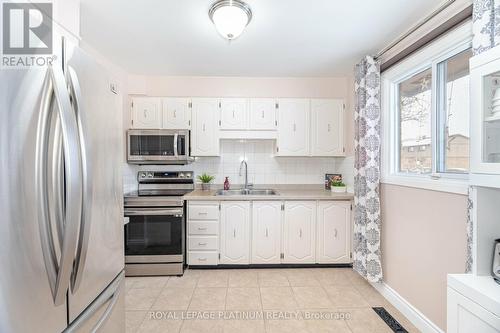 54 - 105 Hansen Road N, Brampton, ON - Indoor Photo Showing Kitchen With Double Sink