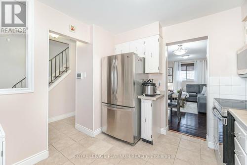 54 - 105 Hansen Road N, Brampton, ON - Indoor Photo Showing Kitchen