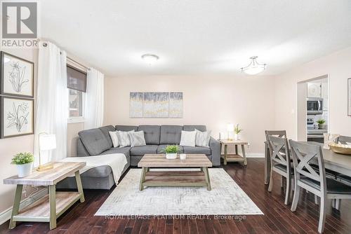 54 - 105 Hansen Road N, Brampton, ON - Indoor Photo Showing Living Room