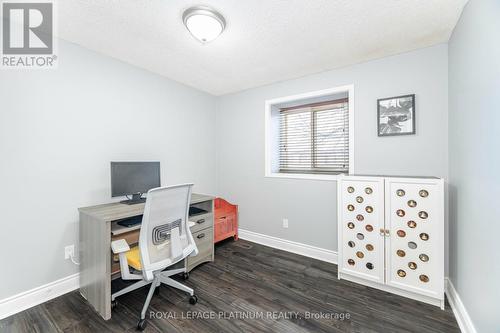 54 - 105 Hansen Road N, Brampton, ON - Indoor Photo Showing Office