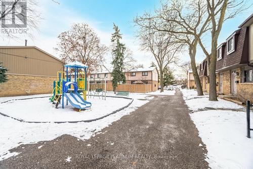 54 - 105 Hansen Road N, Brampton, ON - Outdoor