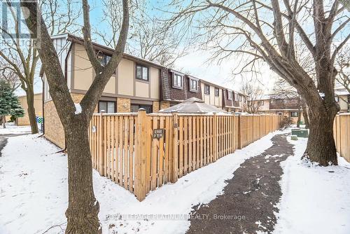 54 - 105 Hansen Road N, Brampton, ON - Outdoor