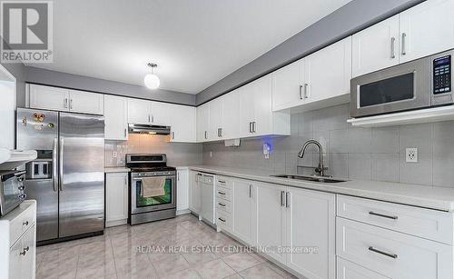 42 Livingston Road, Milton, ON - Indoor Photo Showing Kitchen With Double Sink