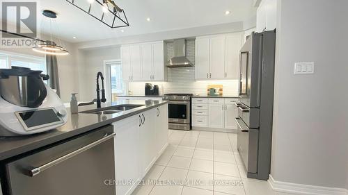 693 Mcmullen Street, Shelburne, ON - Indoor Photo Showing Kitchen With Double Sink With Upgraded Kitchen