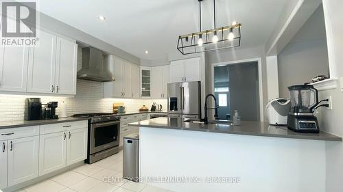 693 Mcmullen Street, Shelburne, ON - Indoor Photo Showing Kitchen With Upgraded Kitchen