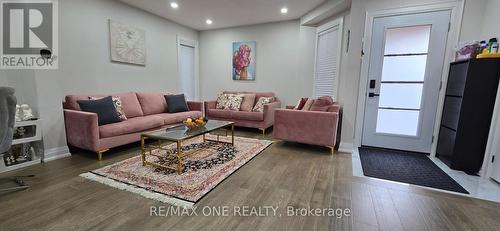 Main - 26 Elmpark Court, Richmond Hill, ON - Indoor Photo Showing Living Room