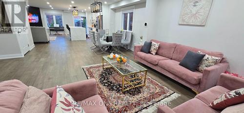 Main - 26 Elmpark Court, Richmond Hill, ON - Indoor Photo Showing Living Room