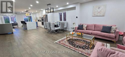 Main - 26 Elmpark Court, Richmond Hill, ON - Indoor Photo Showing Living Room