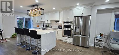 Main - 26 Elmpark Court, Richmond Hill, ON - Indoor Photo Showing Kitchen With Upgraded Kitchen