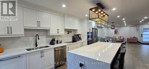 Main - 26 Elmpark Court, Richmond Hill, ON - Indoor Photo Showing Kitchen With Upgraded Kitchen