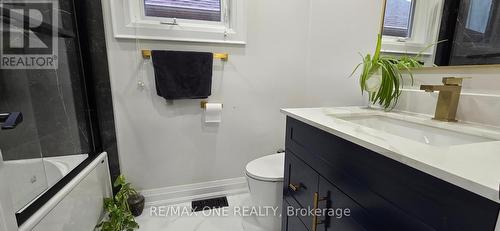 Main - 26 Elmpark Court, Richmond Hill, ON - Indoor Photo Showing Bathroom