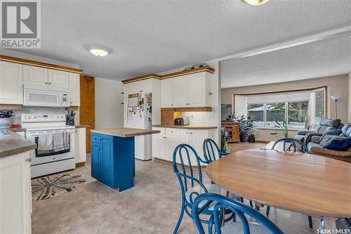 727 Shannon Road, Regina, SK - Indoor Photo Showing Kitchen