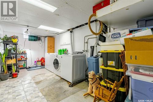 727 Shannon Road, Regina, SK - Indoor Photo Showing Laundry Room