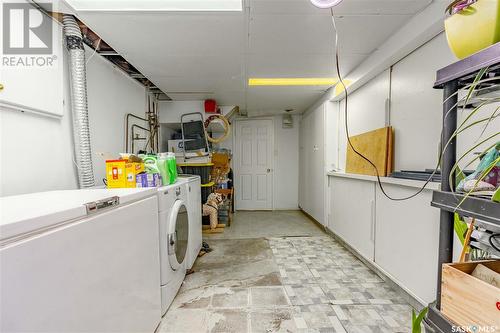 727 Shannon Road, Regina, SK - Indoor Photo Showing Laundry Room