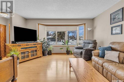 727 Shannon Road, Regina, SK - Indoor Photo Showing Living Room