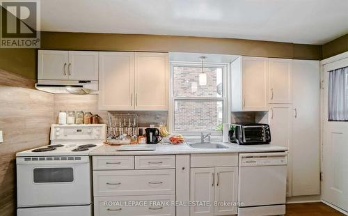 228 Ritson Road S, Oshawa (Central), ON - Indoor Photo Showing Kitchen