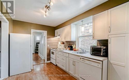 228 Ritson Road S, Oshawa (Central), ON - Indoor Photo Showing Kitchen