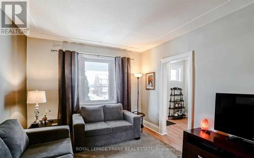 228 Ritson Road S, Oshawa (Central), ON - Indoor Photo Showing Living Room