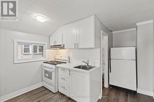 92 Empire Street, Welland (773 - Lincoln/Crowland), ON - Indoor Photo Showing Kitchen