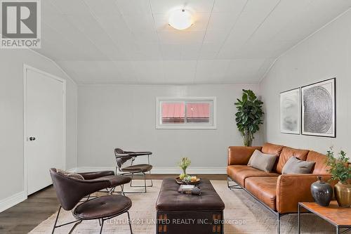 92 Empire Street, Welland (773 - Lincoln/Crowland), ON - Indoor Photo Showing Living Room