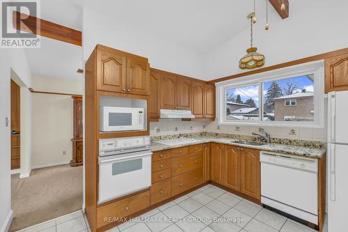 29 Lipstan Avenue, Ottawa, ON - Indoor Photo Showing Kitchen With Double Sink