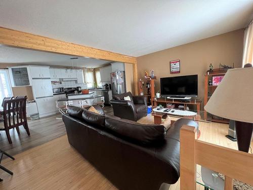 Living room - 249 Rue Gendron, Chibougamau, QC - Indoor Photo Showing Living Room