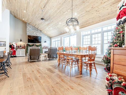 Coin-repas - 61 Ch. Bonnaly, Orford, QC - Indoor Photo Showing Dining Room