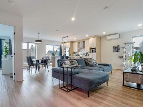 Salon - 430  - 434 Rue Rougemont, Longueuil (Le Vieux-Longueuil), QC - Indoor Photo Showing Living Room