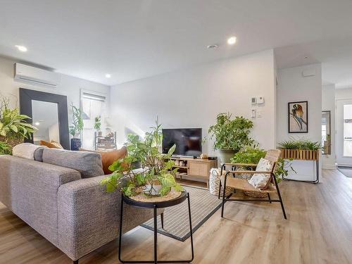 Salon - 430  - 434 Rue Rougemont, Longueuil (Le Vieux-Longueuil), QC - Indoor Photo Showing Living Room