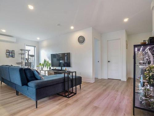 Salon - 430  - 434 Rue Rougemont, Longueuil (Le Vieux-Longueuil), QC - Indoor Photo Showing Living Room