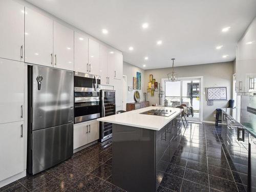 Cuisine - 101 Rue Northview, Dollard-Des-Ormeaux, QC - Indoor Photo Showing Kitchen With Upgraded Kitchen